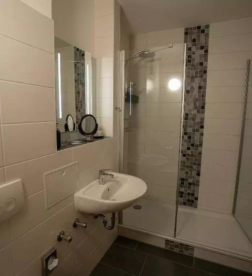 Warias Hotel & Restaurant