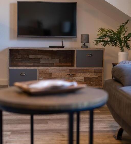 Warias Hotel & Restaurant