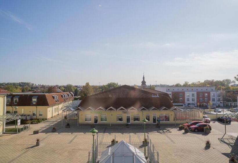 Warias Hotel & Restaurant