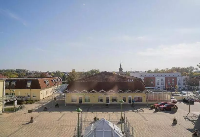 Warias Hotel & Restaurant