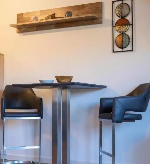 Warias Hotel & Restaurant