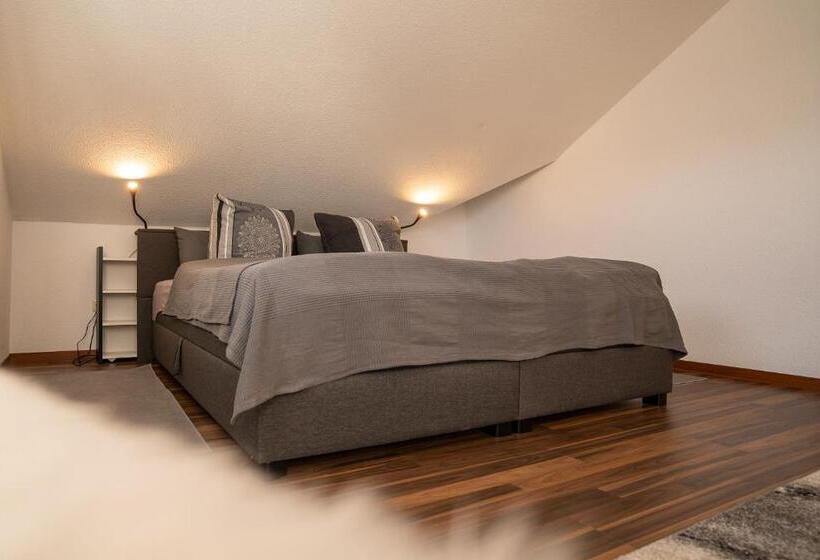 Warias Hotel & Restaurant