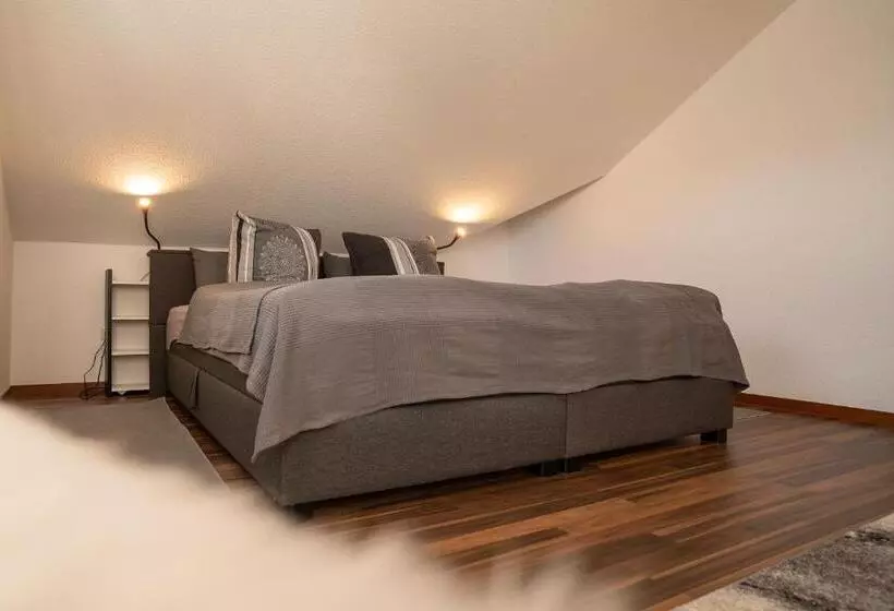 Warias Hotel & Restaurant