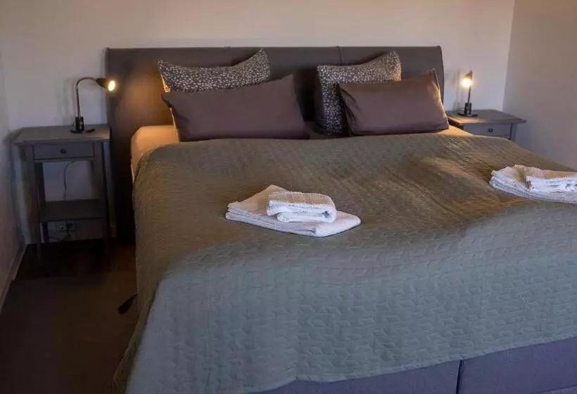 Warias Hotel & Restaurant