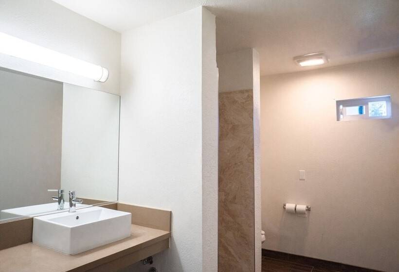 מוטל Maywood Inn