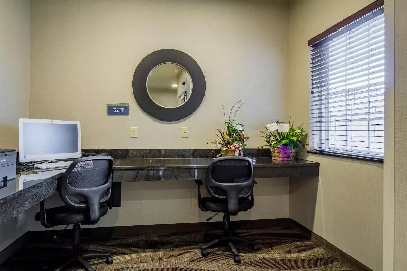 Cobblestone Hotel & Suites   Orrville