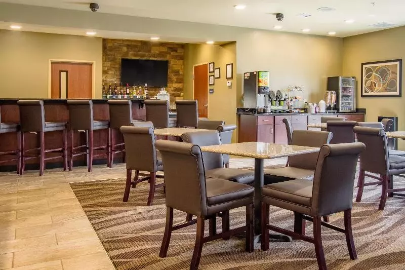 Cobblestone Hotel & Suites   Orrville