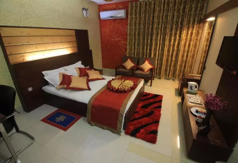 هتل Tiger Garden Int