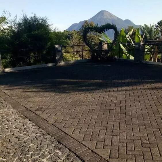 Majatalo Arainn Bed & Breakfast Tretes Prigen By Ecommerceloka