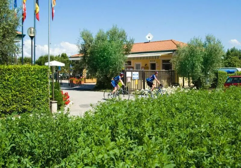 ホテル Hotiday Lazise Garda