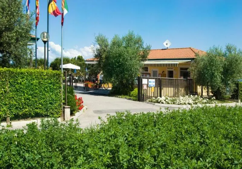ホテル Hotiday Lazise Garda