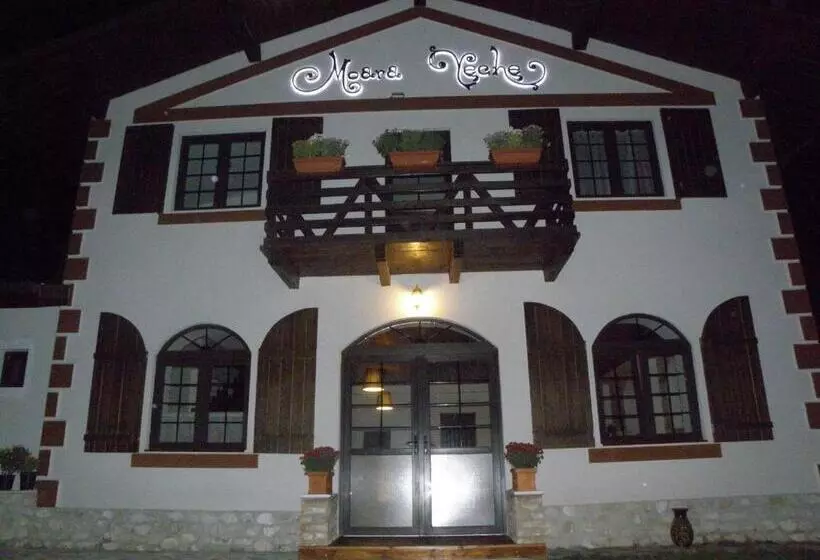 هاستل Hanul Moara Veche Pensiune Restaurant
