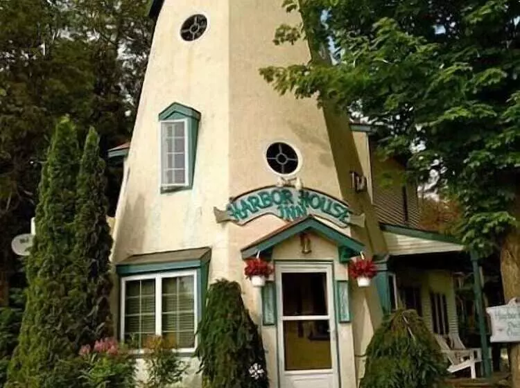 ユースホステル Harbor Light Inn