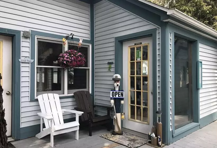 ユースホステル Harbor Light Inn