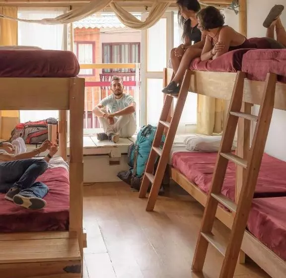 Retkeilymaja Hostal Colina De Lluvia