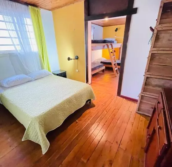 Retkeilymaja Hostal Colina De Lluvia