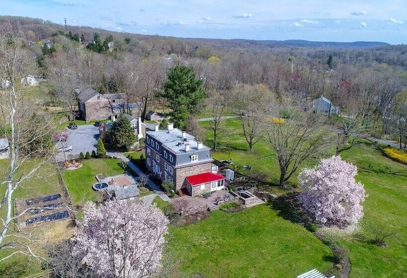 Общежитие Woolverton Inn