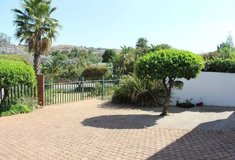 Aamiaismajoitus (B&B) Chez Esme Guest House