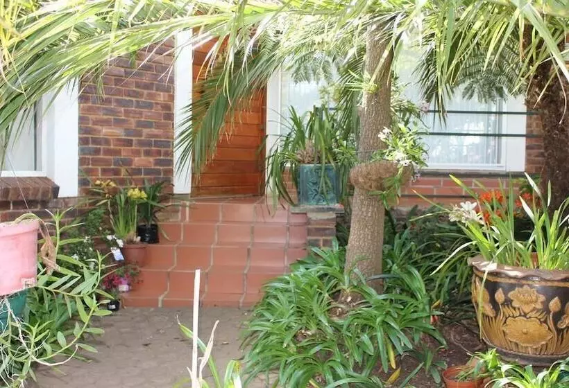 Aamiaismajoitus (B&B) Chez Esme Guest House