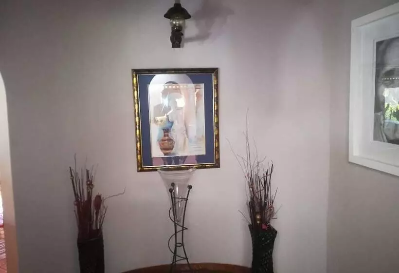 Aamiaismajoitus (B&B) Chez Esme Guest House