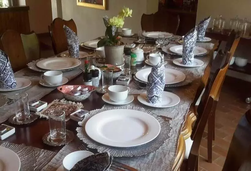 Aamiaismajoitus (B&B) Chez Esme Guest House