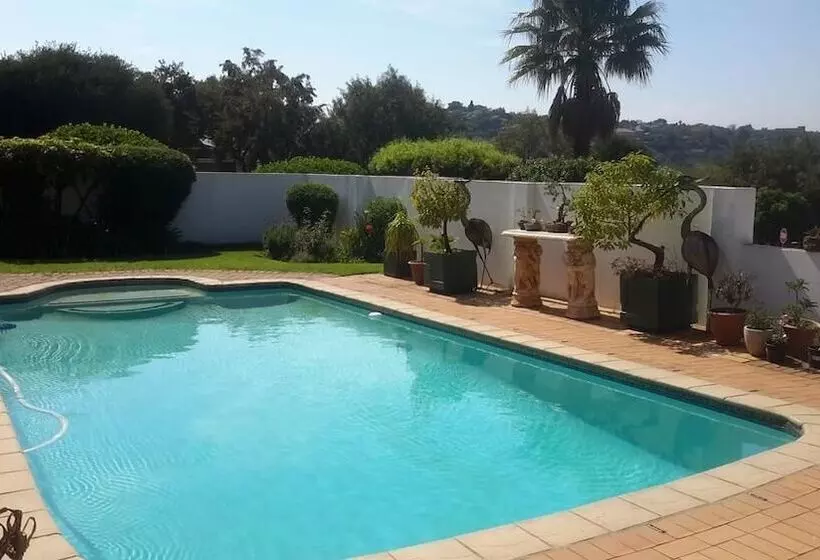 Aamiaismajoitus (B&B) Chez Esme Guest House