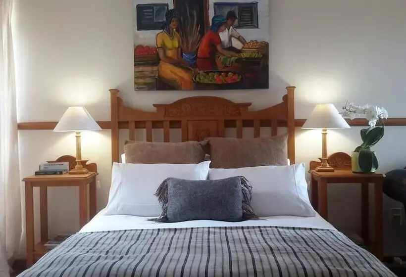 Aamiaismajoitus (B&B) Chez Esme Guest House