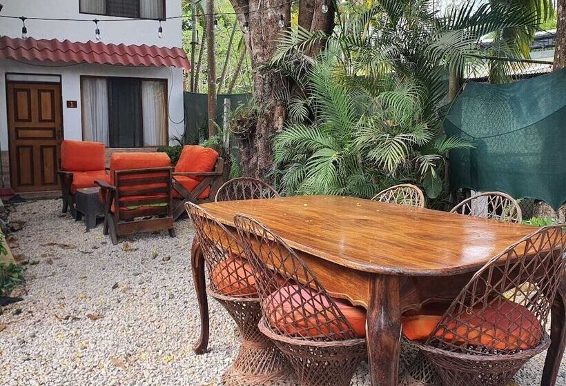 تختخواب و صبحانه Cristina S