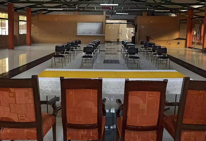 هتل Qasana  Plaza Calca