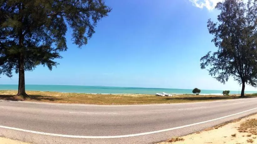 ペンション Anggun Beach Guest House