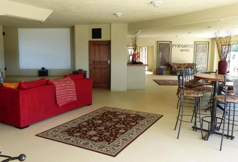 Pyramids Motel