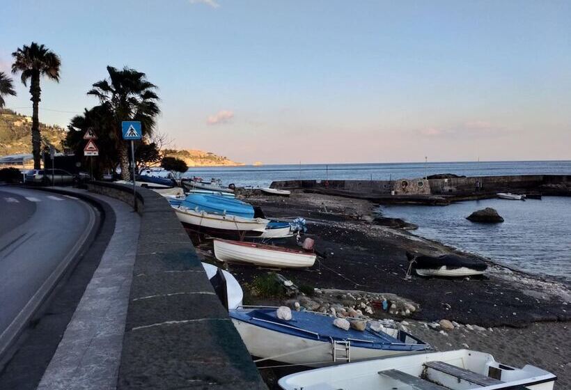 Homstel Beach   Taormina Hostel