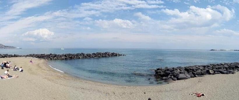 Homstel Beach   Taormina Hostel