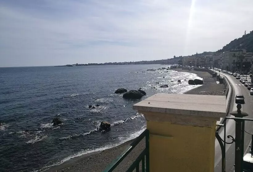 Homstel Beach   Taormina Hostel
