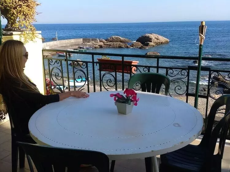 Homstel Beach   Taormina Hostel