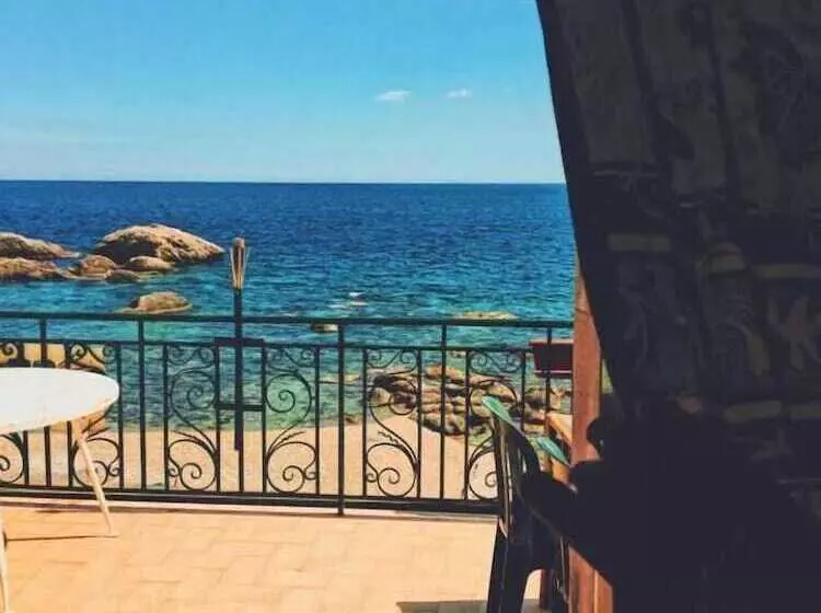 Homstel Beach   Taormina Hostel