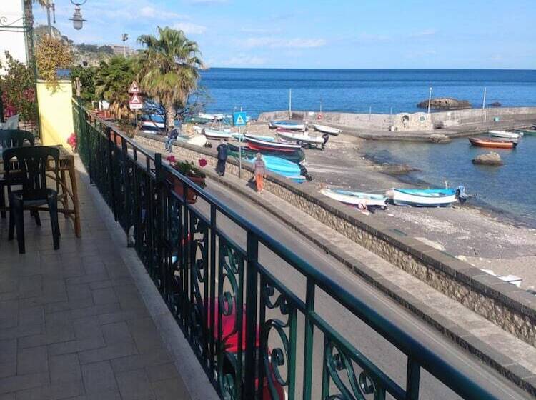Homstel Beach   Taormina Hostel