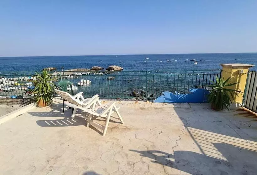 Homstel Beach   Taormina Hostel