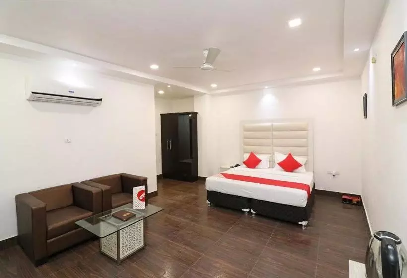 Oyo 23722 Hotel Avaa Continental