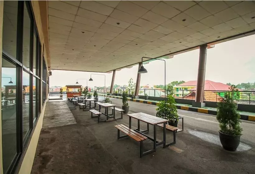 ホテル Oyo 483 Flagship Tamansari Panoramic Bandung