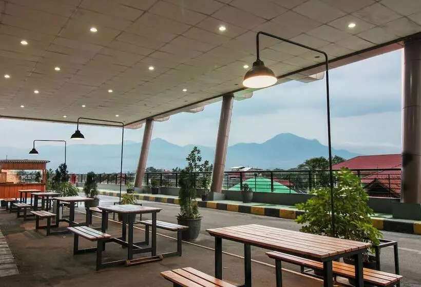 ホテル Oyo 483 Flagship Tamansari Panoramic Bandung