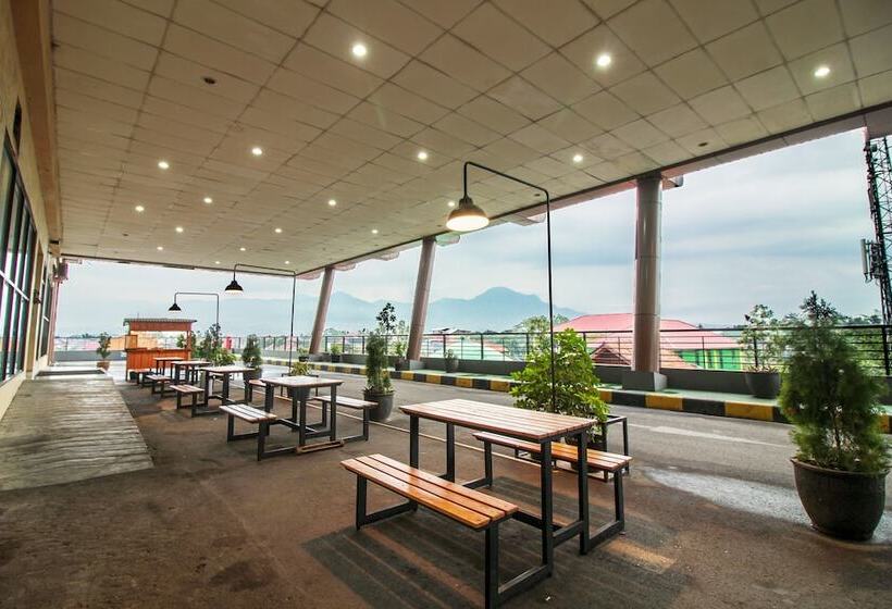 هتل Oyo 483 Flagship Tamansari Panoramic Bandung