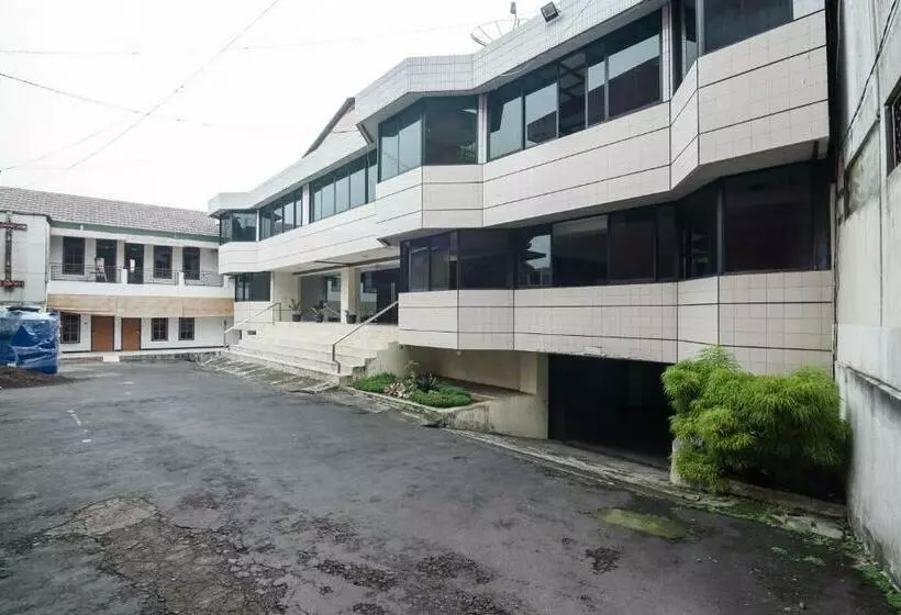 Hotelli Reddoorz Near Citimall Sukabumi