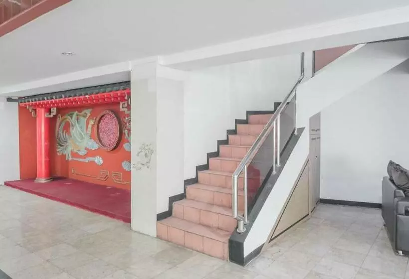 Hotelli Reddoorz Near Citimall Sukabumi