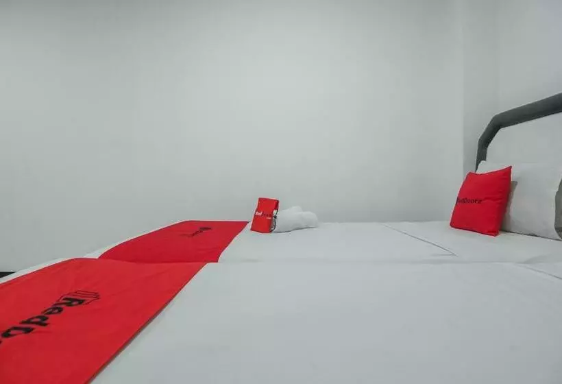 Hotelli Reddoorz Near Citimall Sukabumi