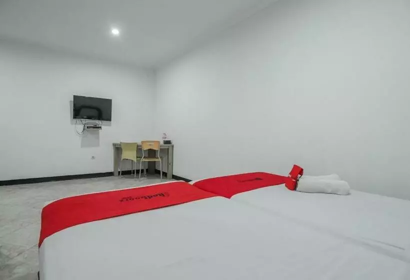 Hotelli Reddoorz Near Citimall Sukabumi