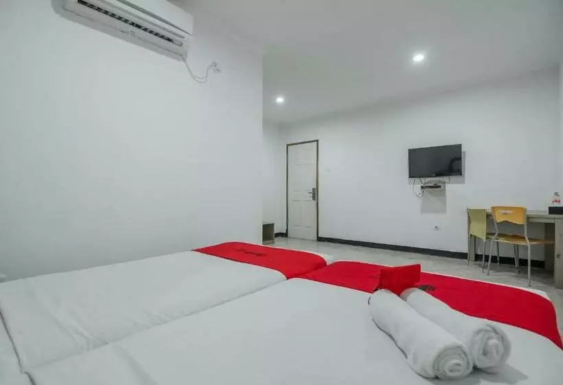 Hotelli Reddoorz Near Citimall Sukabumi