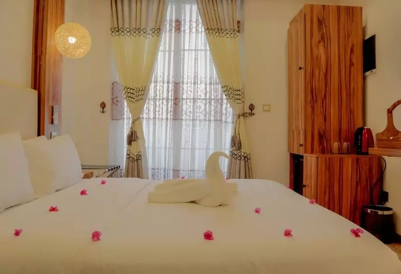 هتل Holiday Park