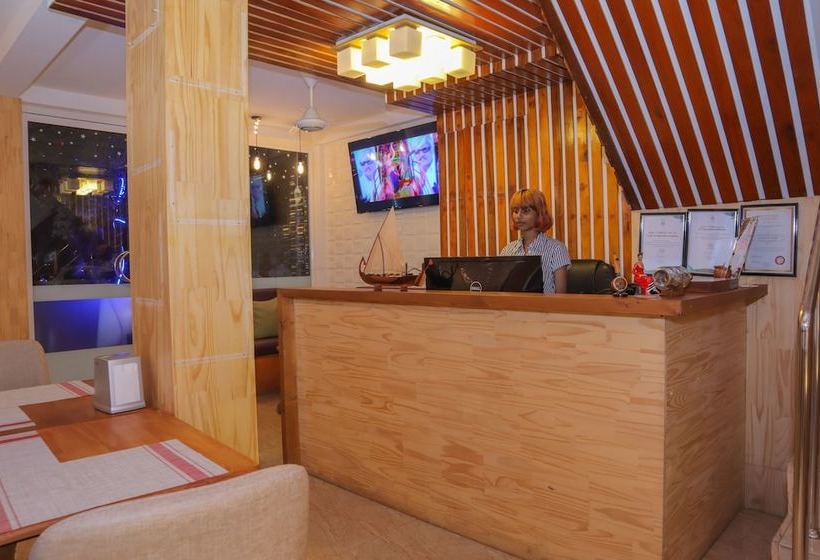 فندق Holiday Park