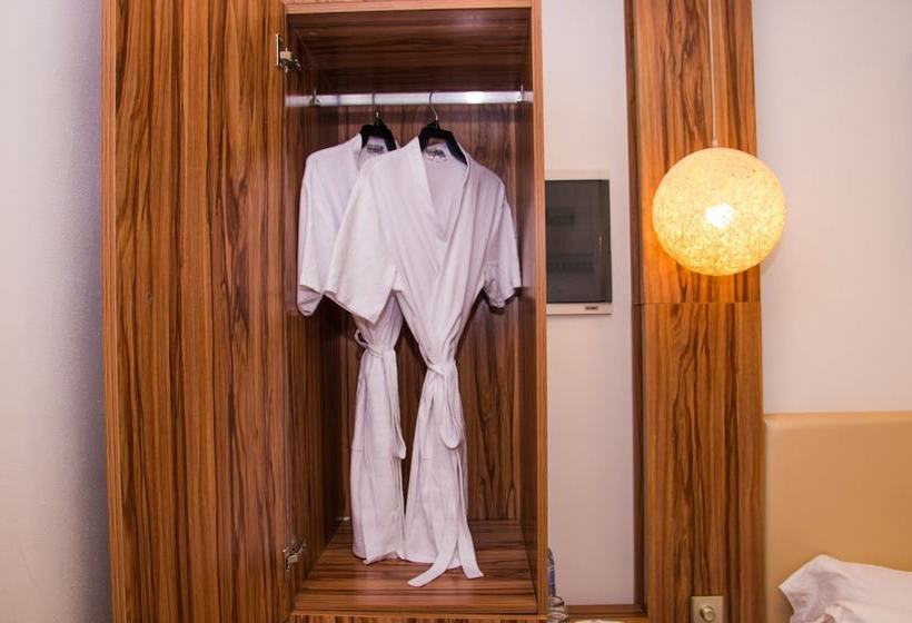 فندق Holiday Park